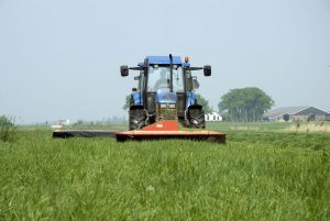 Gras maaien met tractor